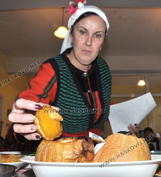 Майсторка на тиквен пай обра наградите от кулинарен конкурс в Долно Белево