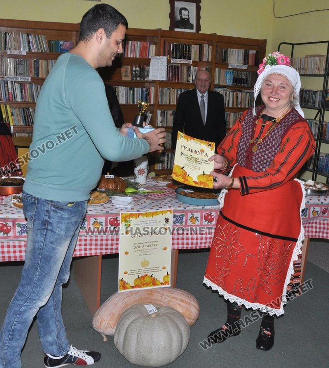 Наградите връчи Тенчо Тенчев, който бе част от журито