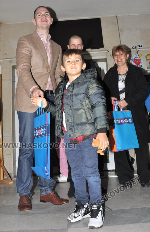 Памет за жетвите на Черния Великден, 1300 деца: Спрете войната на пътя 