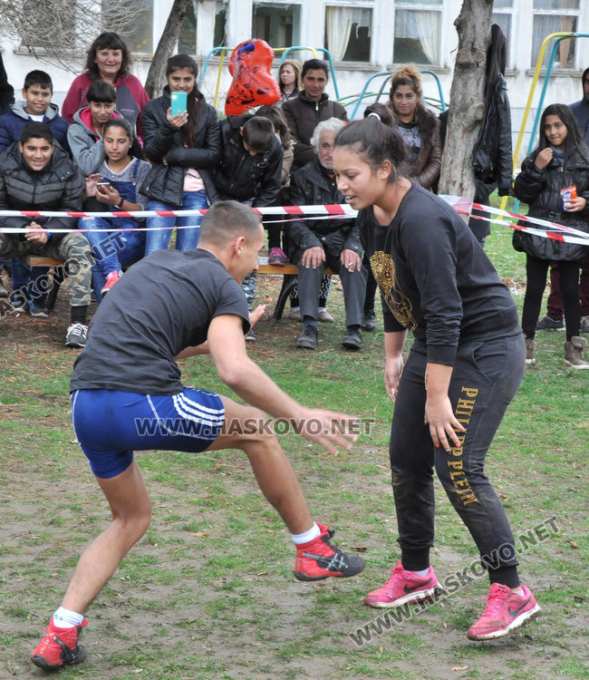 60 пехливани напрягат мишци в Свирково, голямата награда - теле 