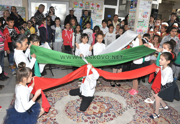 Памет за жетвите на Черния Великден, 1300 деца: Спрете войната на пътя 