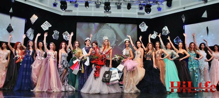 Красавиците Габриела и Мирослава със специални награди от „Мис България”