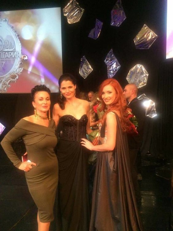 Красавиците Габриела и Мирослава със специални награди от „Мис България”