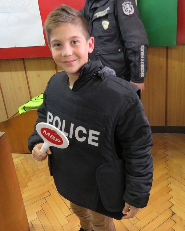 Третокласници посетиха полицията в Димитровград