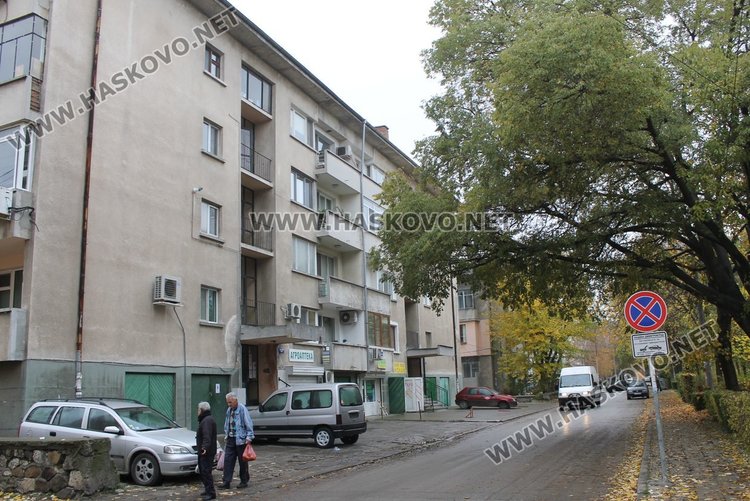 Забраниха паркирането по ул."Св. Климент Охридски", живеещи недоволстват