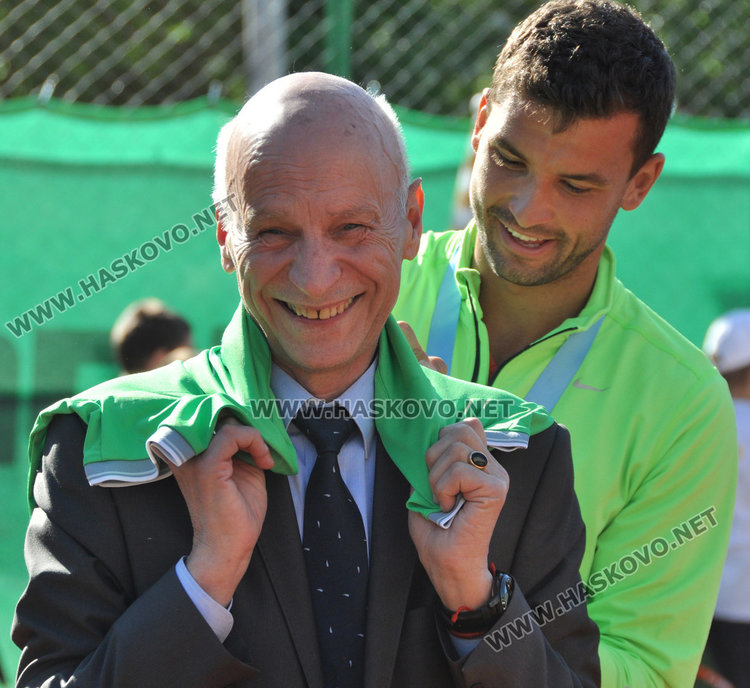 Кметът с поздравителен адрес до Григор