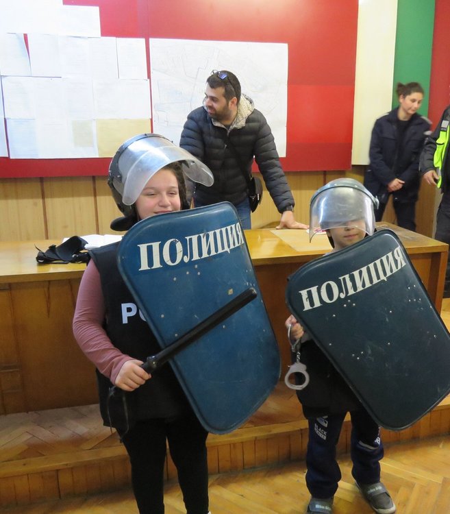 Третокласници посетиха полицията в Димитровград