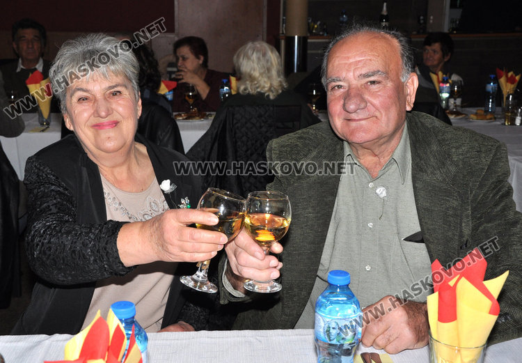 23 двойки отпразнуваха масова златна сватба в Харманли