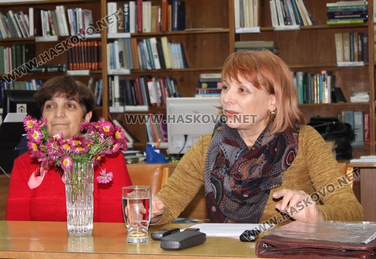 Срещата в библиотеката бе по инициатива на читалище "Култура 2002"