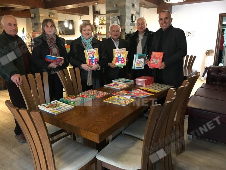 Дарение от книги на руски за децата в Кърджали организираха ротарианци