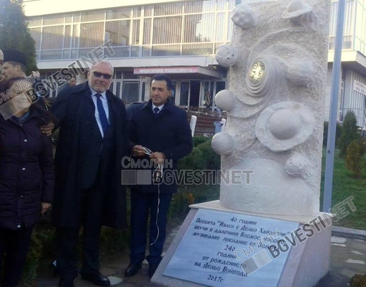 Валя Балканска и кмета на Златоград откриха паметник на Делю хайдутин