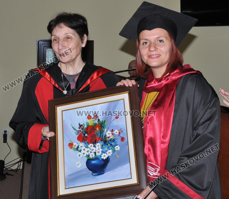 Отличничката на випуска Мая Атанасова