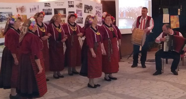 Фолклорните певчески групи в Дебър отбелязаха 30 годишна дейност