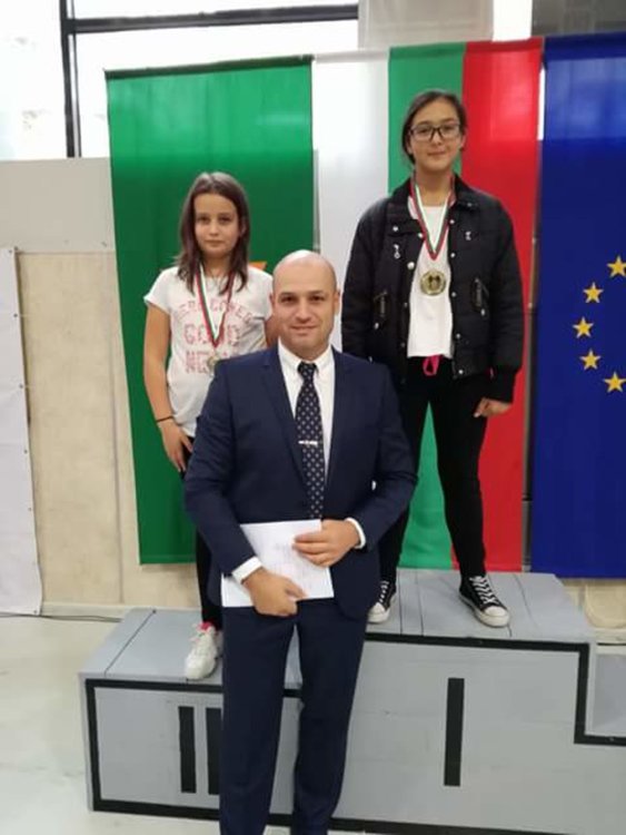 С 9 медала завършиха смолянските бойци в битка с шампиони от световния подиум