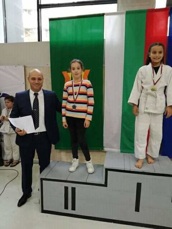 С 9 медала завършиха смолянските бойци в битка с шампиони от световния подиум