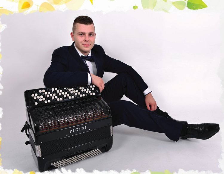 Солист на концерта ще бъде Стоян Караиванов