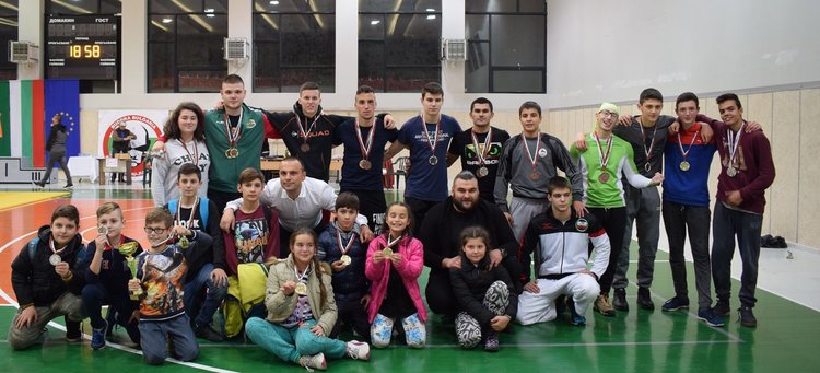 Състезателите по джу джицу, които участваха в националната купа в Смолян, снимка - СК Бугари