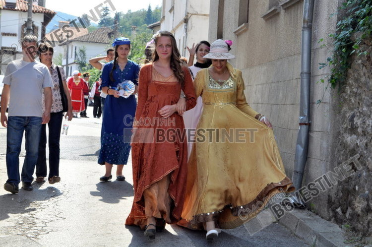 Една от атракциите по време на Делювите празници в родопския град е възстановката на един пазарен ден от преди 100 години