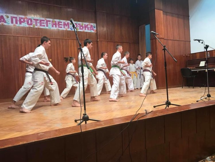 Златаровци събраха над 7300 лв. за Валя