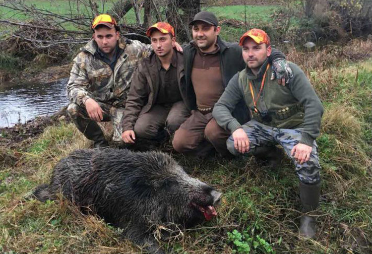 Еркан и Мухамед са в средата