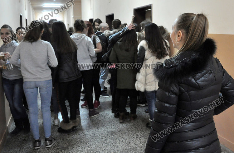 Наплив за изследване за СПИН в Езиковата