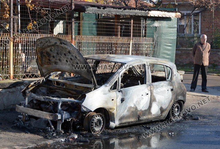 Изгоря опелът на зам.-шефката на Спортното, ситроенът ѝ оцеля 