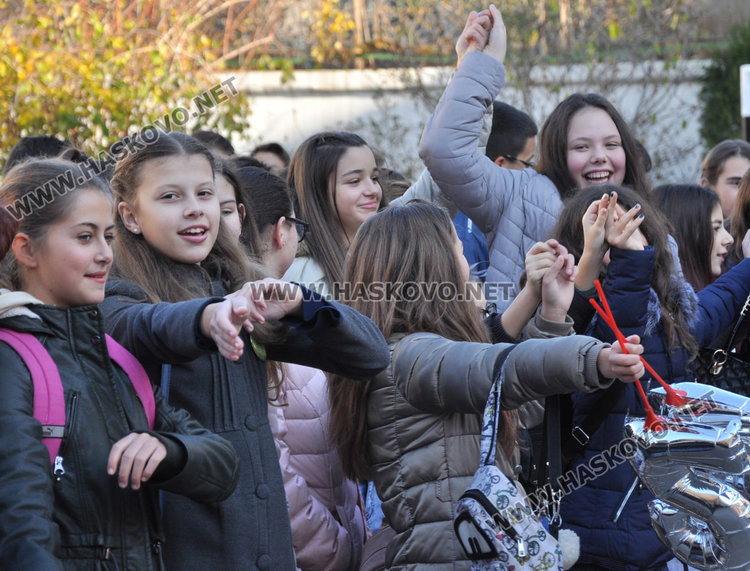 “Климент” отличи достойните ученици, седмокласничка и учителка с Климентови награди 