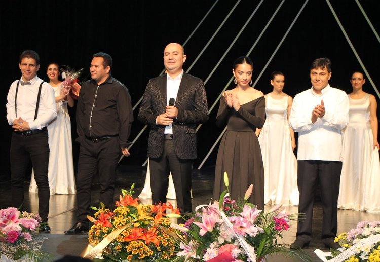 Орхан Мурад отбеляза 25 години на сцена с концерт-спектакъл в Кърджали