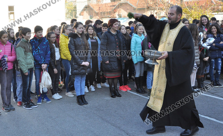 “Климент” отличи достойните ученици, седмокласничка и учителка с Климентови награди 