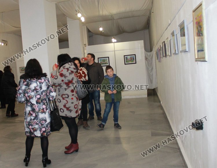 Приказна изложба откри димитровградчанката Яна Димитрова