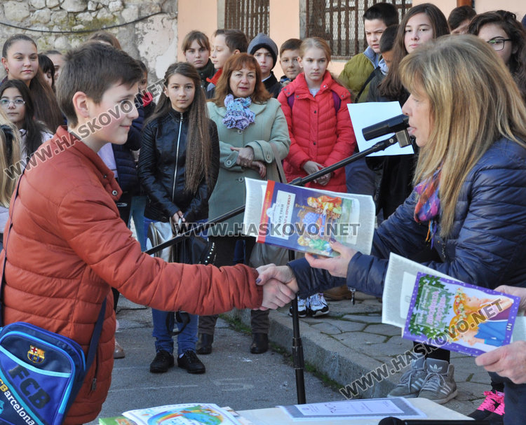 “Климент” отличи достойните ученици, седмокласничка и учителка с Климентови награди 