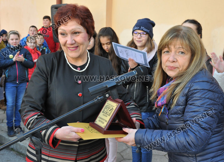 Главният учител на "Климент" Даниела Стоянова получава Климентовата награда
