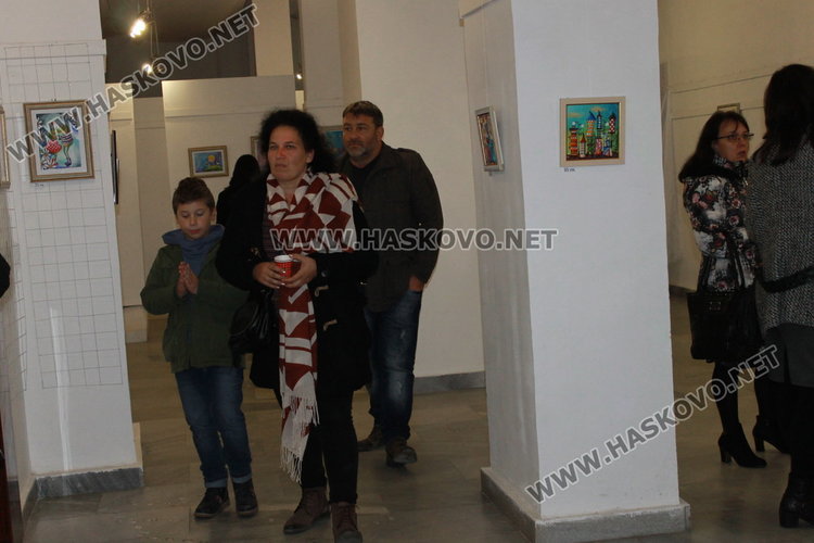 Приказна изложба откри димитровградчанката Яна Димитрова