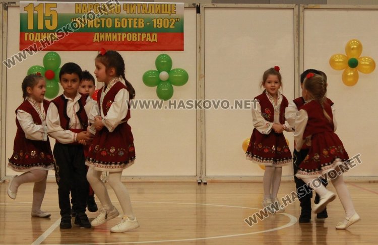 Благотворителният фолклорен фестивал препълни Спортната зала, набра 7 810 лв.