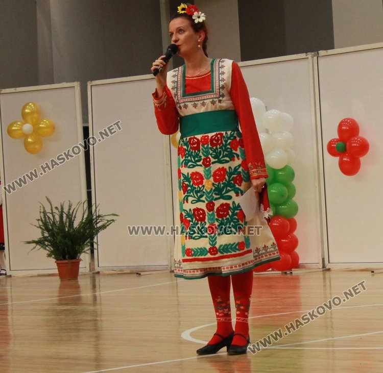 Благотворителният фолклорен фестивал препълни Спортната зала, набра 7 810 лв.