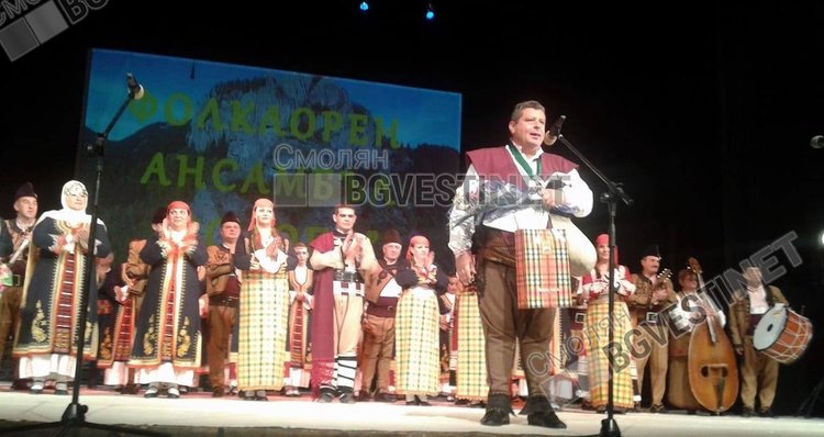 ФА"Родопи" поздрави четирима свои юбиляри със спектакъл "Невястата", Петър Янев получи почетно звание