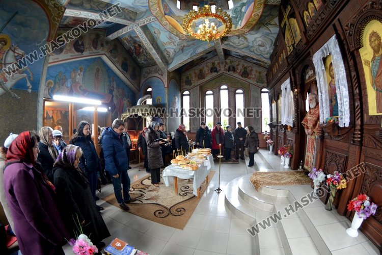 Почетоха Св.Екатерина с литургия в Димитровград