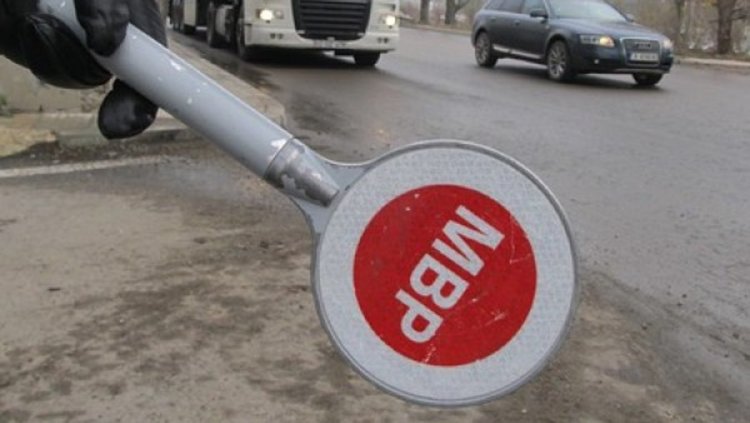 Белезници за пиян турчин, пробвал да подкупи полицай