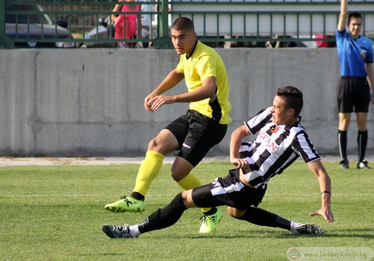 Младеж от Градина подписа с футболния "Ботев"