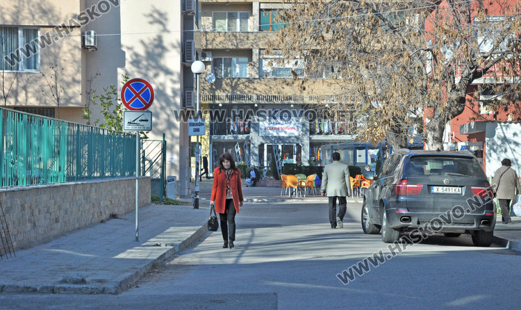 Хасковлии от ул. “Атон”: Саниращата фирма зае Синята зона, къде да спрем?