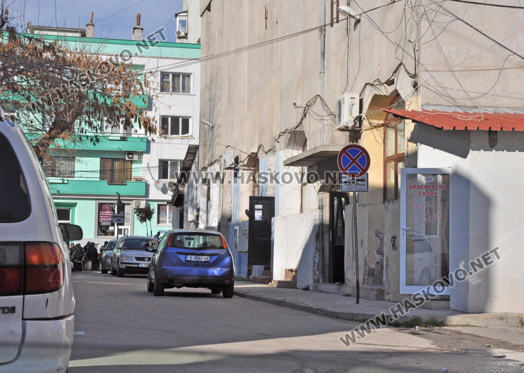 Хасковлии от ул. “Атон”: Саниращата фирма зае Синята зона, къде да спрем?
