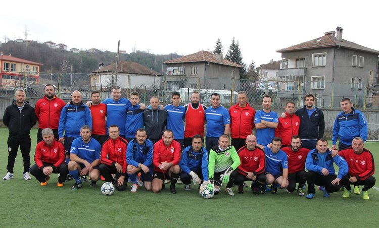 Пенсионерите на „Аврора“ победиха трудно „Докторите“ с 6:5