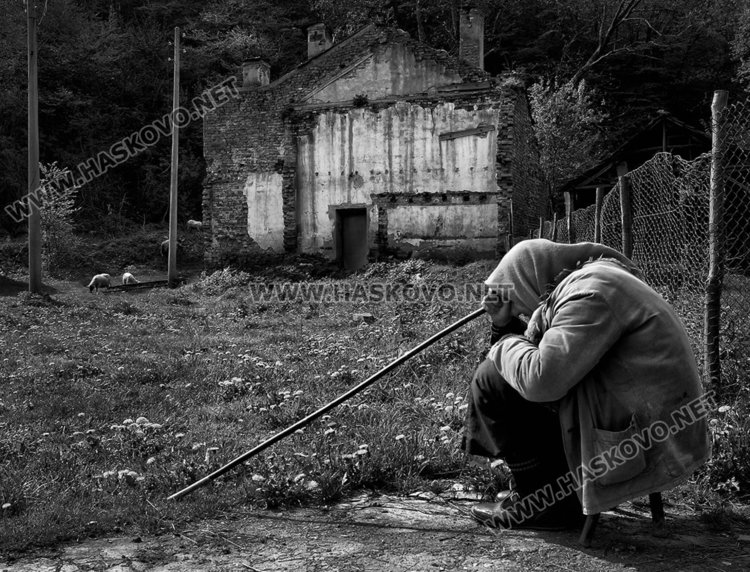 снимката "Сама"