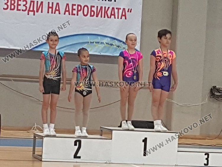  10 златни отличия за най-малките звездни надежди от „Виолена”             