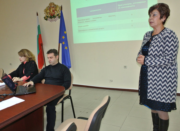 Бизнесът: Професиите изчезват, намалете приема в Езиковата и Математическата