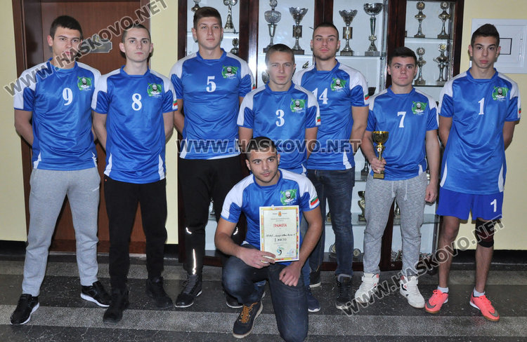 Царската гимназия обра отборните медали в общинските игри