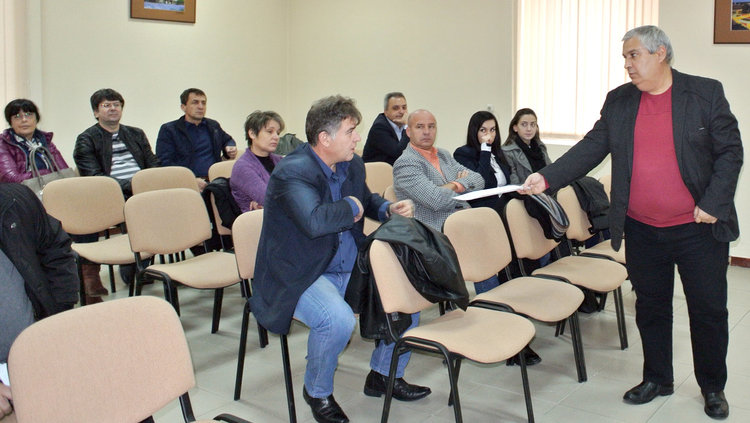 Бизнесът: Професиите изчезват, намалете приема в Езиковата и Математическата