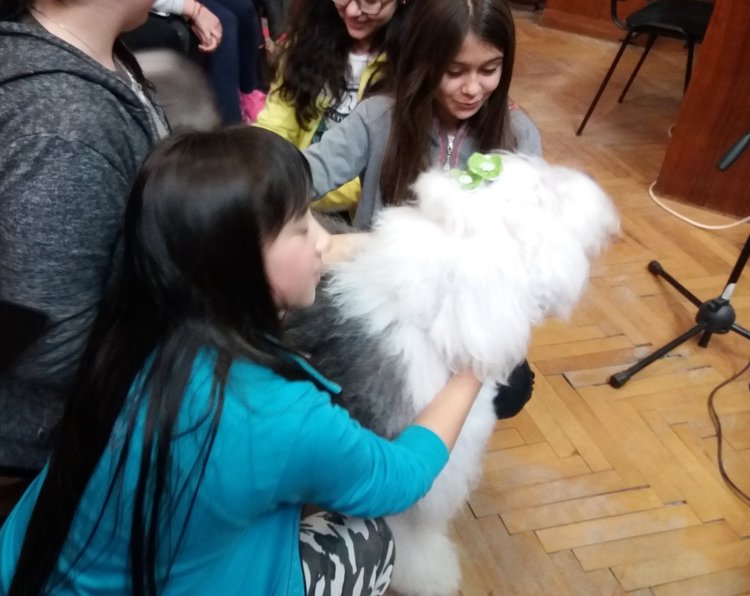 Мон гостува на първомайските ученици