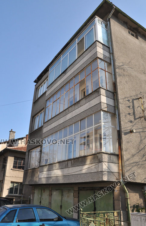 Пожарът тръгнал от котлон на терасата на третия етаж