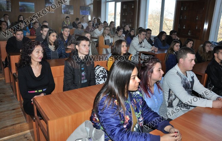 В ПМГ "Иван Вазов" гостува "Писател назаем"